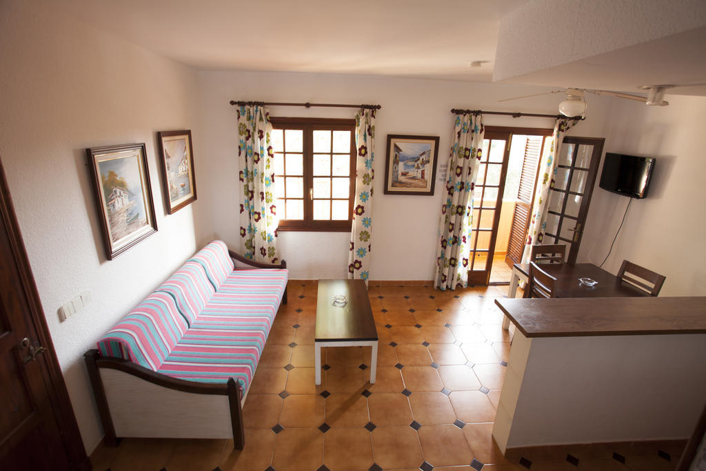 Bahia Park Hotel Cala En Porter  ภายนอก รูปภาพ
